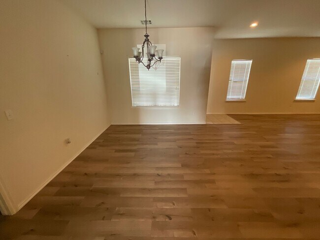 Building Photo - 6800 Old Glory Ln