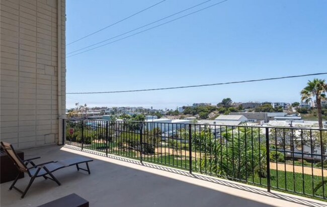 Building Photo - AWESOME 2 BEDROOM 2 BATH UNIT