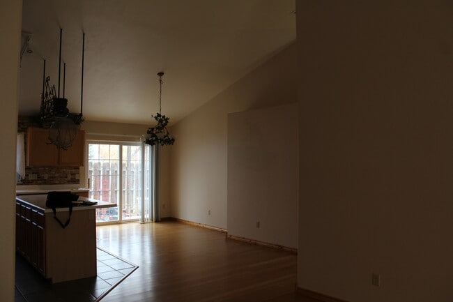 Building Photo - 201 Mallow Ct