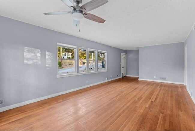 Building Photo - Newly renovated 3 bedroom, 1 bath home wit...