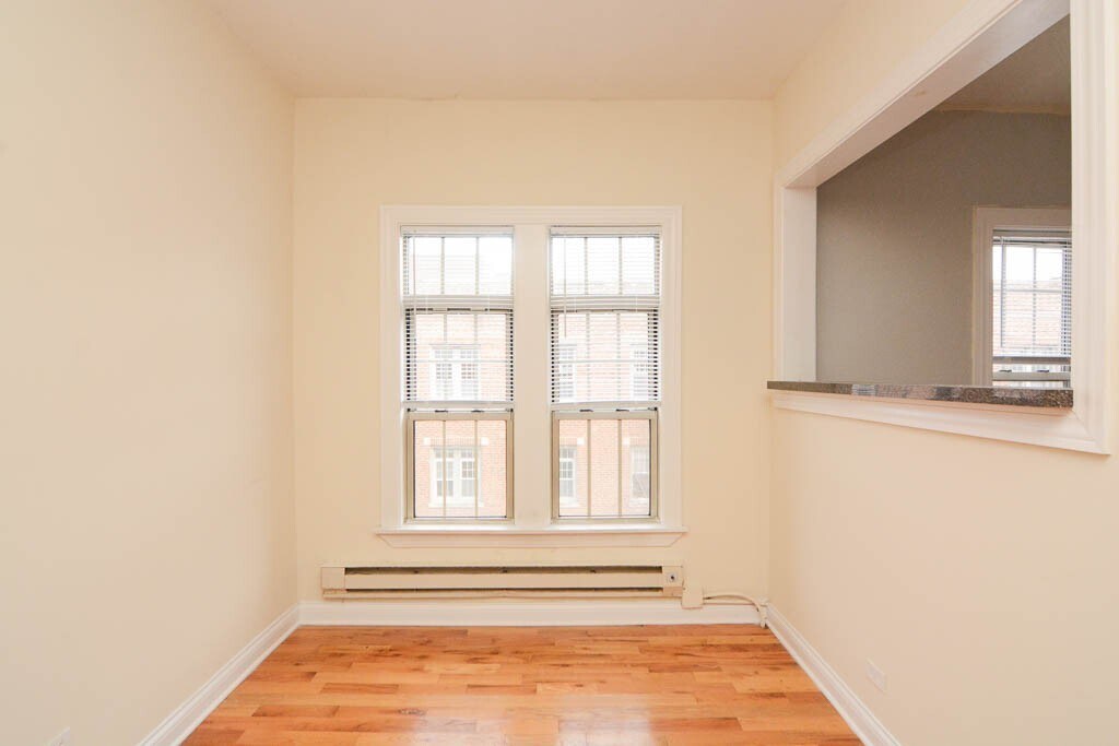 Building Photo - 729 W Barry Ave