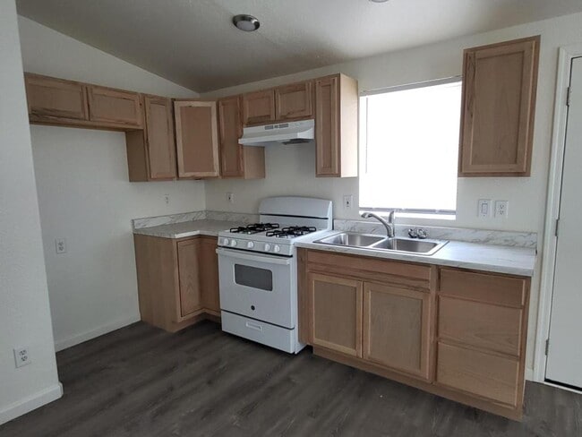 Building Photo - 3974 E Shaeffer Ave