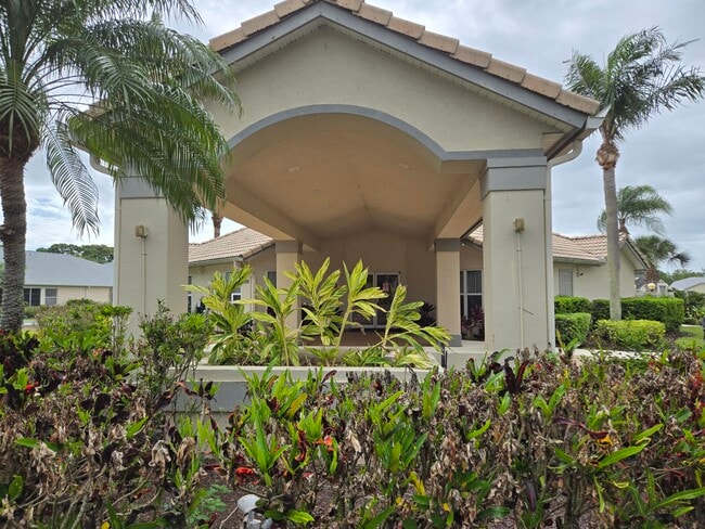 Building Photo - 4234 SE Home Way