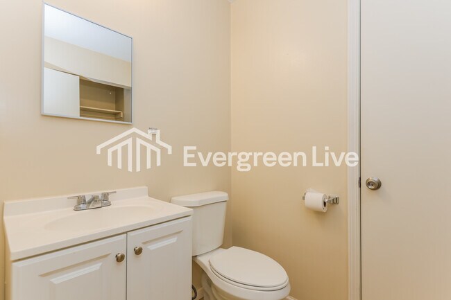 Building Photo - 804 Fallview Ave