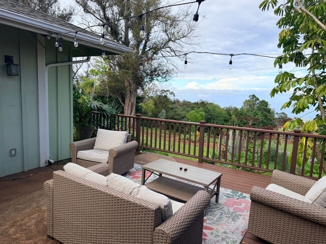 Building Photo - Piiholo Country Home