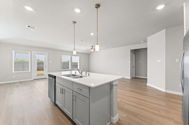 Building Photo - 10520 Deussen Ln