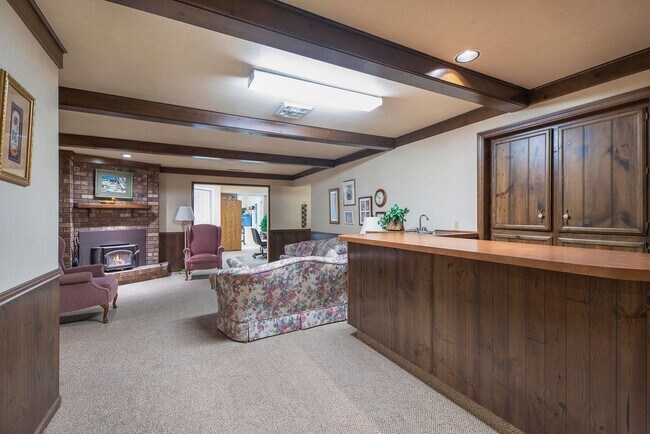 Building Photo - Beautiful 3BD/2.5BA Ranch in Park-like Set...