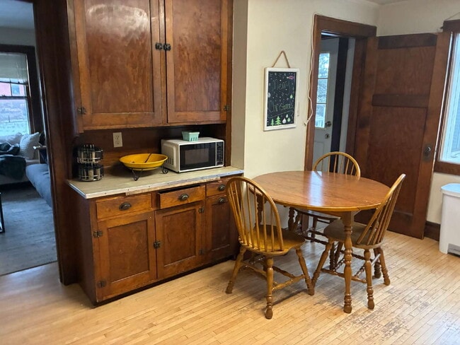 Building Photo - Nice 3 Bed 1 bath close to Water St. and UWEC! Available June 1st