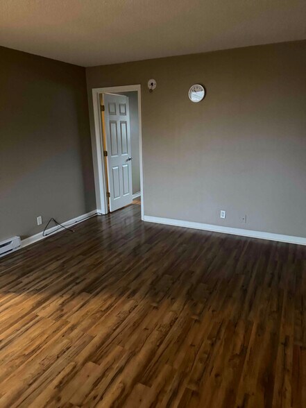 Building Photo - 261 White Bridge Pike