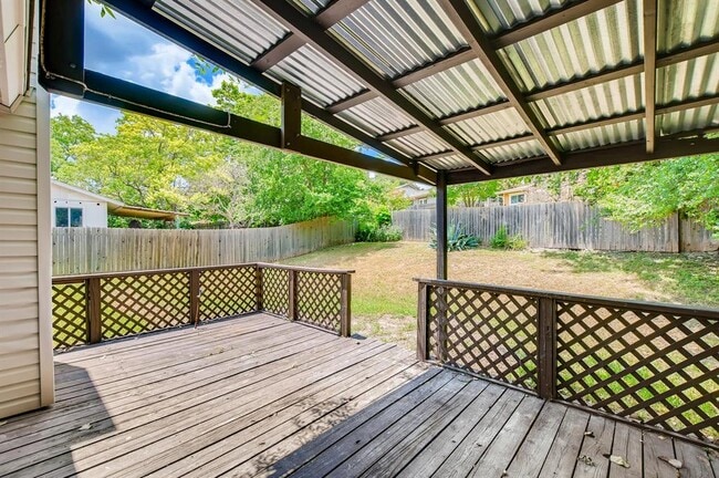 Building Photo - 7606 Scenic Brook Dr