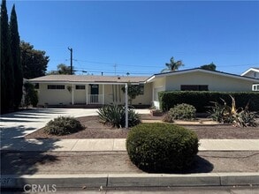 Building Photo - 2437 Fordham Dr