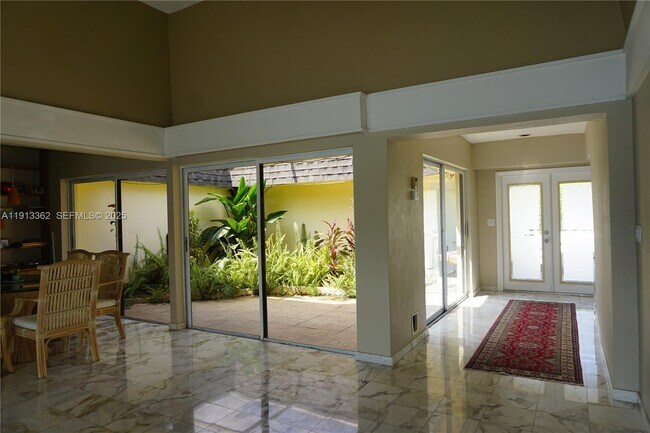 Building Photo - 4511 King Palm Dr