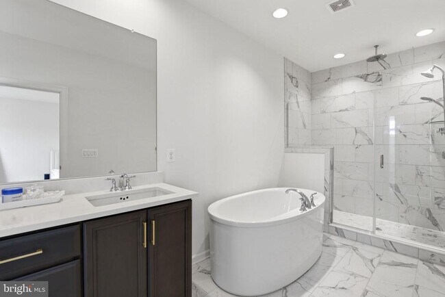 Building Photo - 20246 Northpark Dr