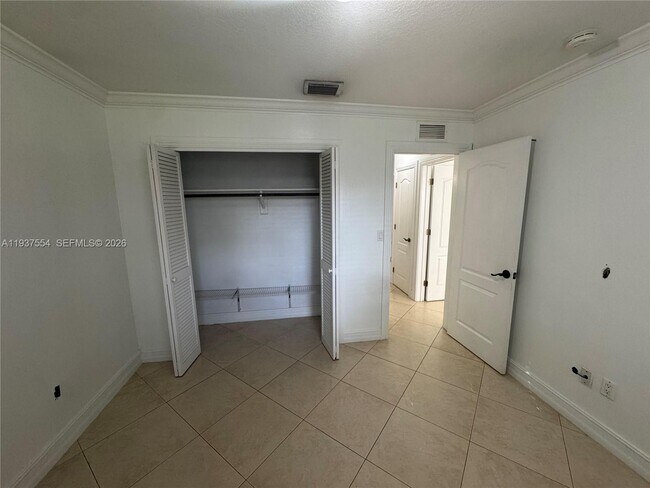 Building Photo - 6580 Lake Blue Dr