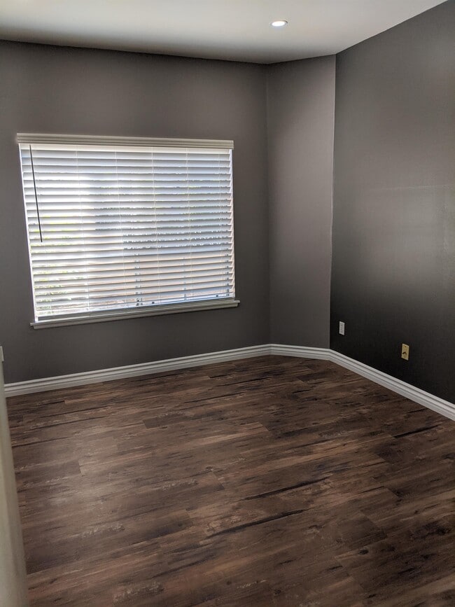 Building Photo - 23947 Del Monte Dr.