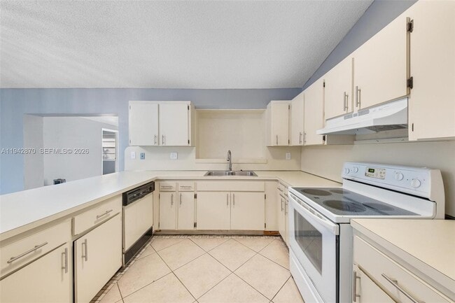 Building Photo - 2348 SW 138th Pl