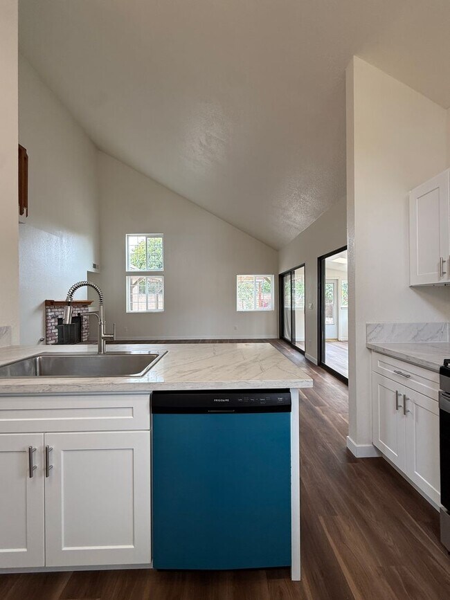 Building Photo - 1422 Eagle Ct
