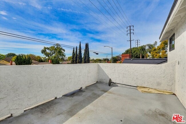 Building Photo - 2200 Easy Ave