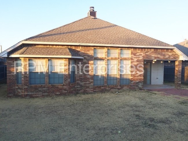 Building Photo - MOVE IN SPECIAL of $300 Off First Months Rent