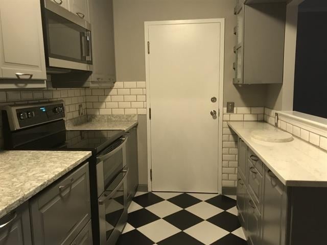 Building Photo - 13 Strawberry Bank Rd