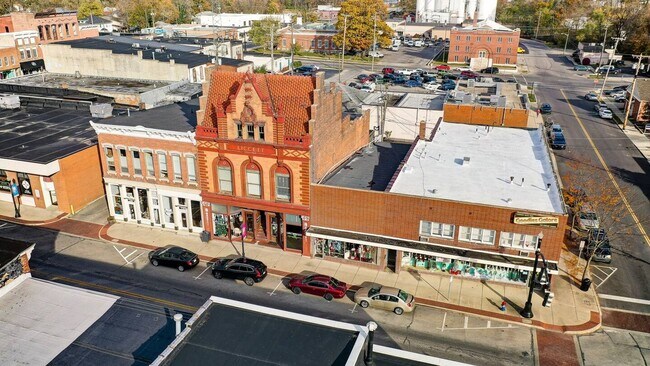 Building Photo - 120-122-122 E 5th St