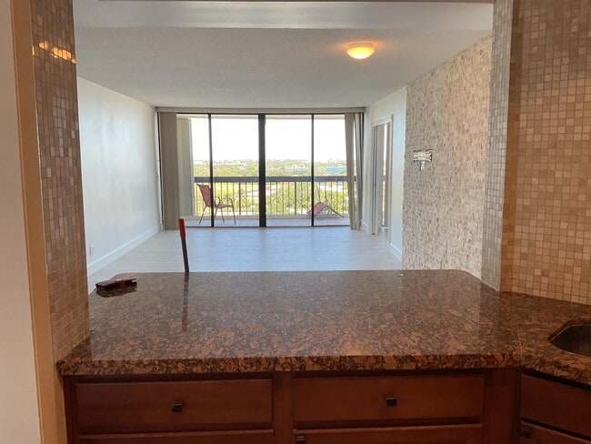 Building Photo - 2425 Presidential Way