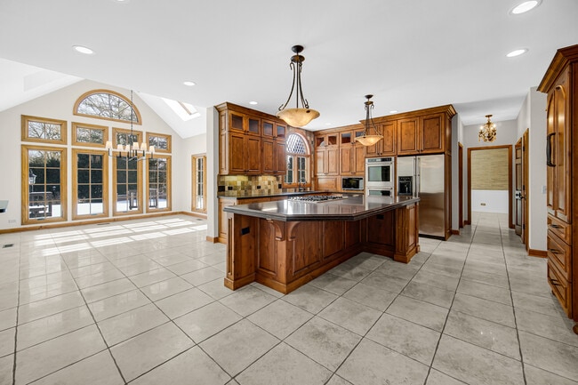 Building Photo - 8S241 Dunham Dr