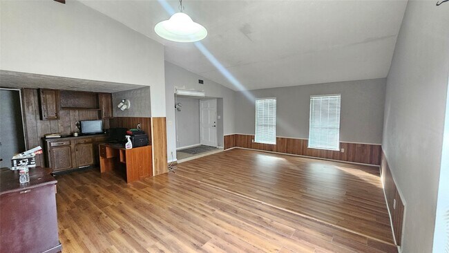 Building Photo - 15303 Gran Vista Dr