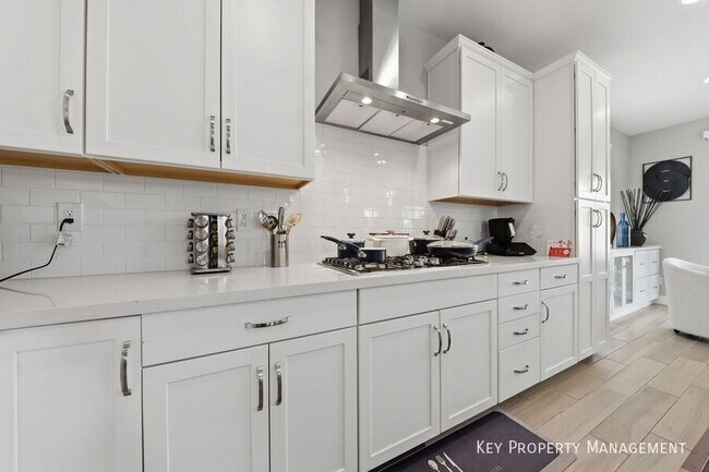 Building Photo - 694 Monroe Hl Pl