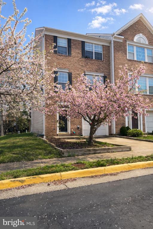 Building Photo - 2512 Clover Field Cir