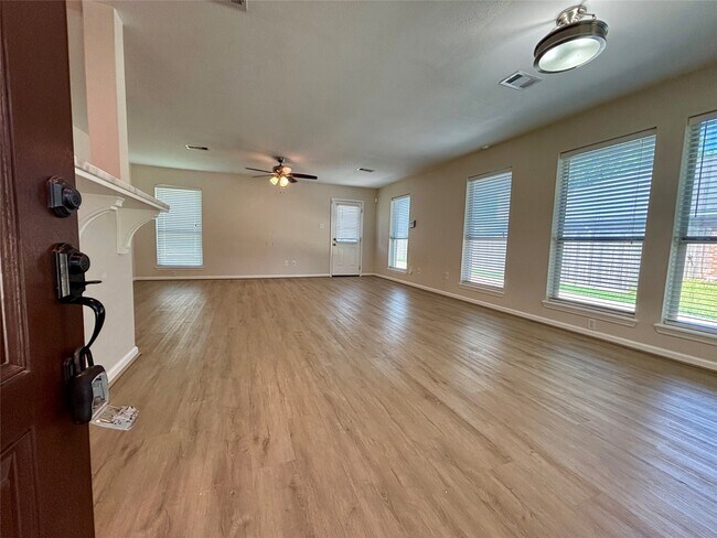 Building Photo - 13019 Skyline Dr