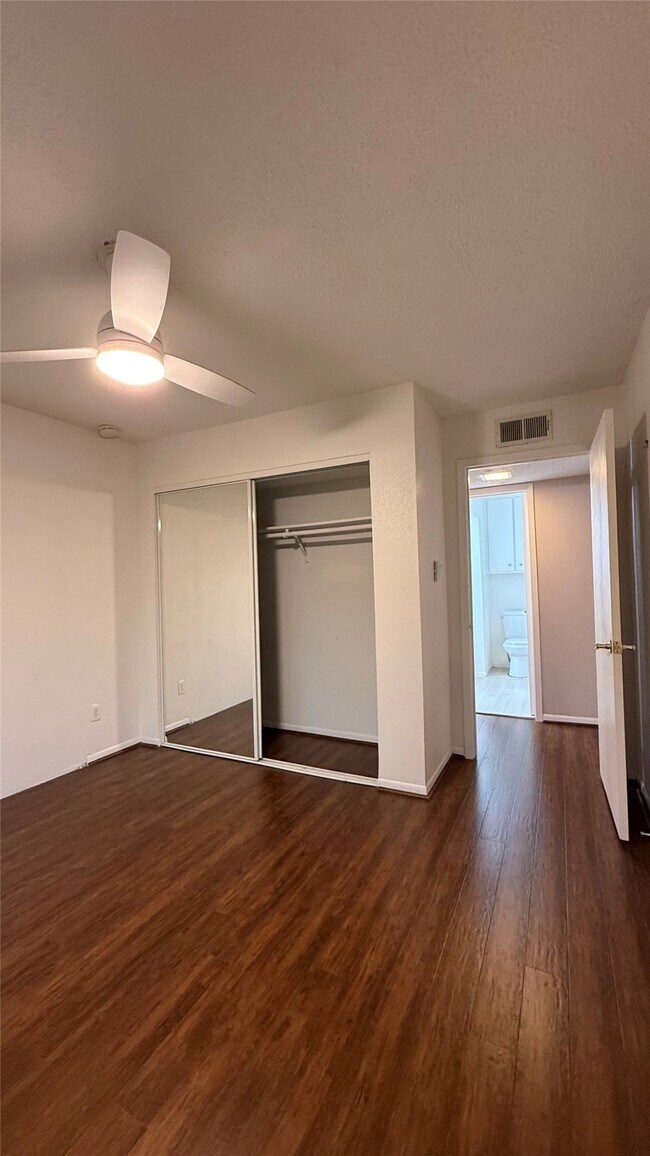 Building Photo - 2744 Briarhurst Dr