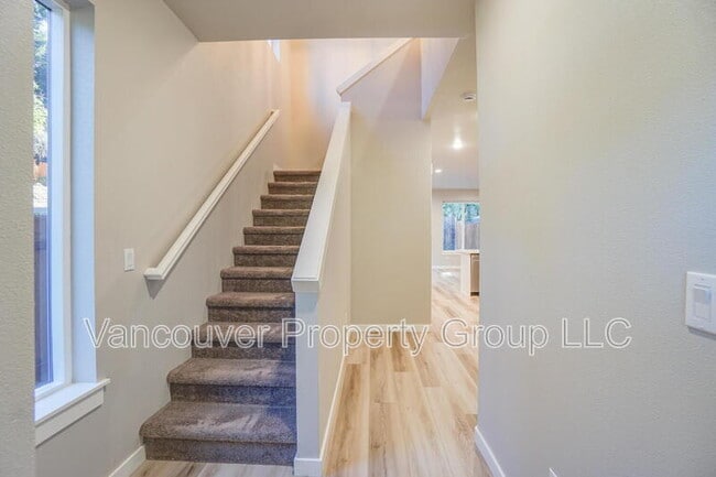 Building Photo - 2429 NE 54th St