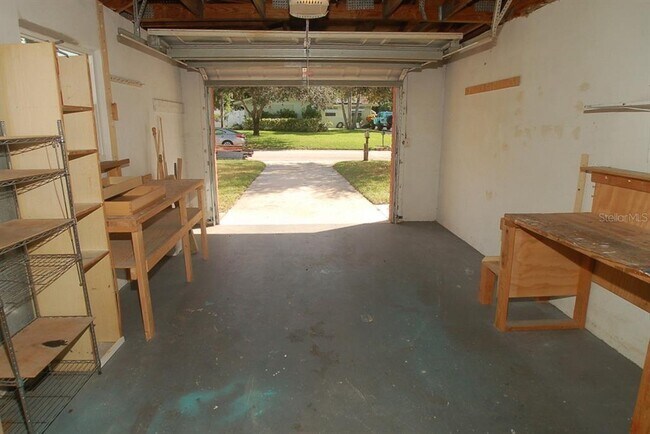 Building Photo - 468 Limewood Ave