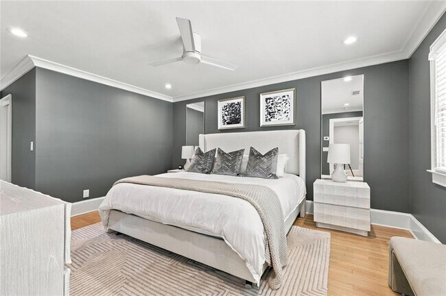 Building Photo - 5179 Meadowlake Dr