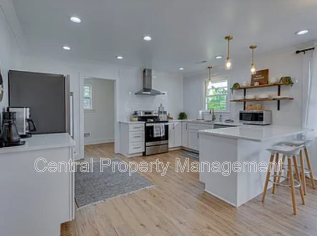 Building Photo - 1126 N Hwy 25 Bypass