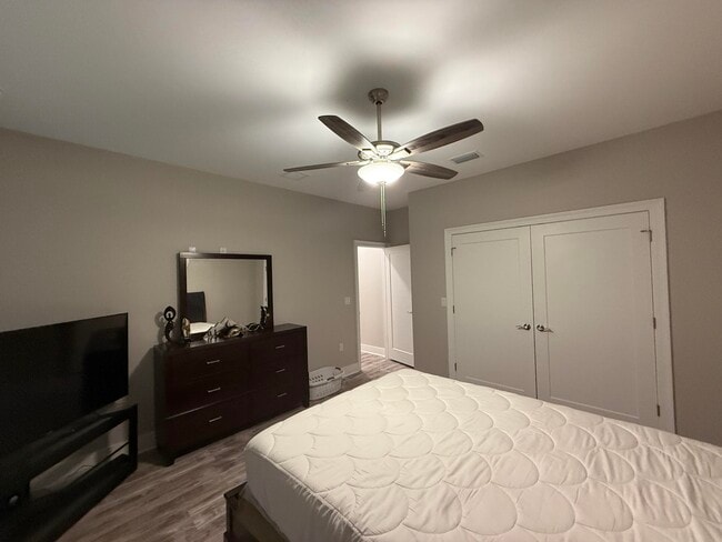 Building Photo - 1002 Gloria Ave