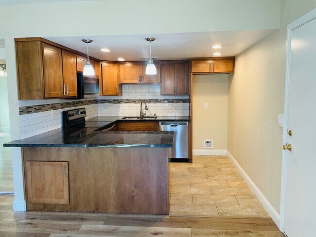 Building Photo - 7417 Tierra Way