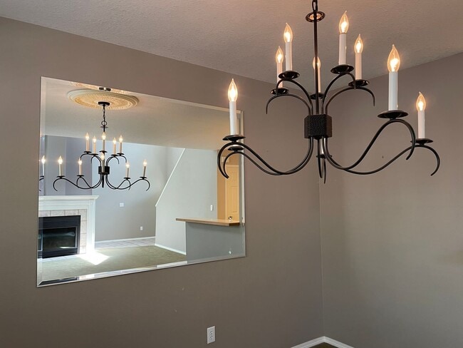 Building Photo - Beautiful and Well Maintained 2 Bed and 2....