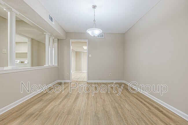 Building Photo - 6730 Racquet Club Dr