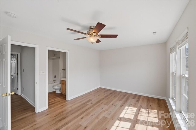 Building Photo - 4957 Sunburst Ln