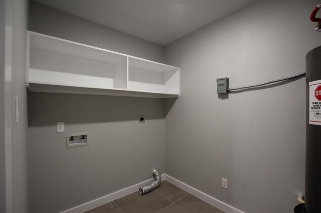 Building Photo - 1011 La Muralla St