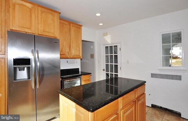 Building Photo - 4630 River Rd