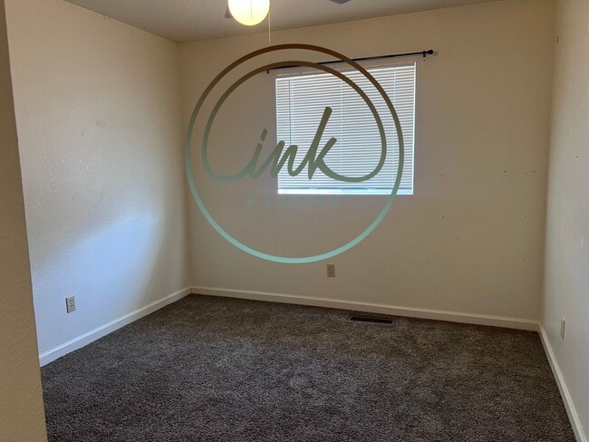 Building Photo - Chardonnay Duplex