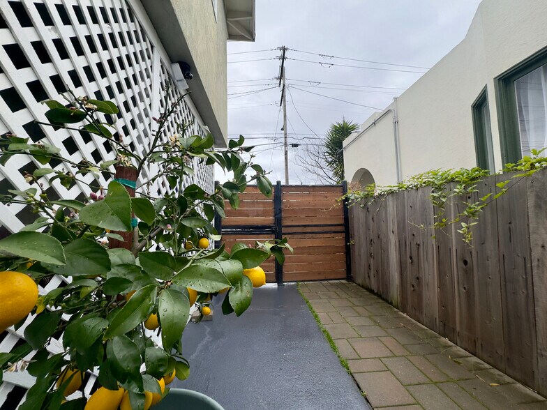 Building Photo - 6501 Raymond St