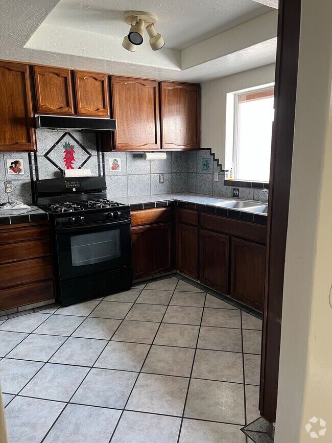Building Photo - 2 bedroom 2 bath condo