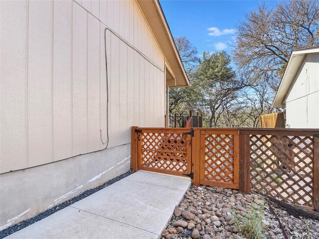 Building Photo - 710 Ramble Ln