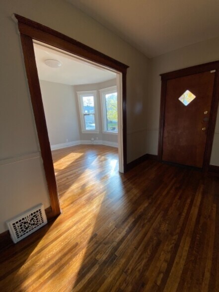 Building Photo - 5390 Fischer St