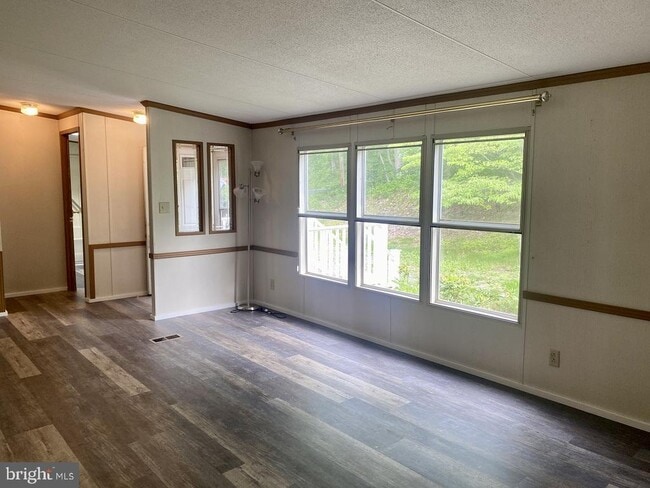 Building Photo - 746 Sawmill Rd