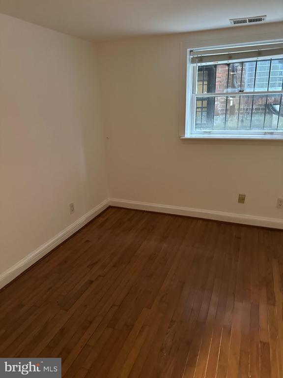 Building Photo - 1847 Mintwood Pl NW